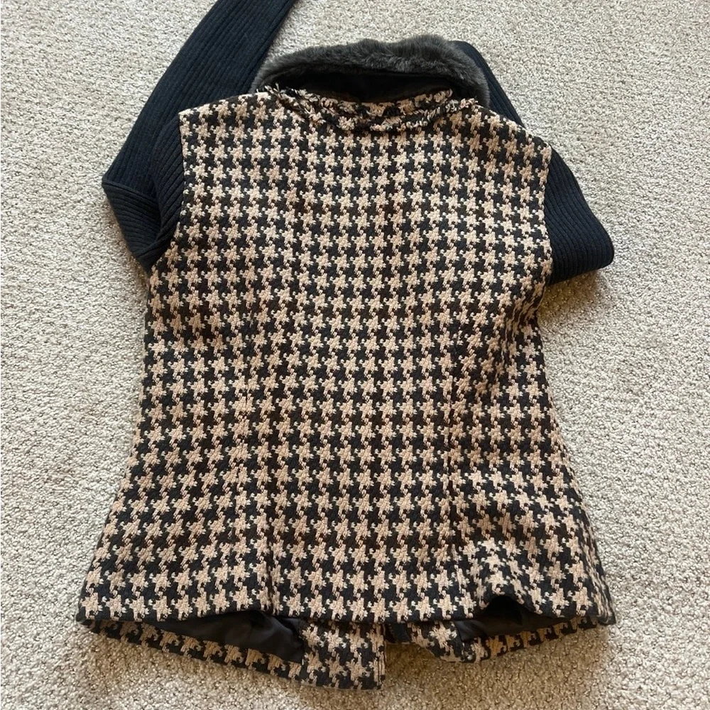 CAbi Women's Houndstooth Jacket with Faux Fur Collar - Picture 7 of 9